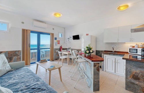 Alojera Apartment | Apartment 'Playa Azul - 1' with Sea View, Wi-Fi and Air Conditioning