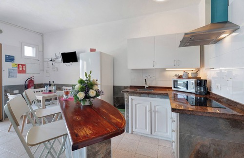 Alojera Apartment | Apartment 'Playa Azul - 1' with Sea View, Wi-Fi and Air Conditioning