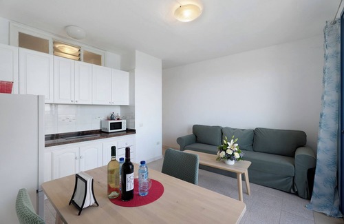 Alojera Apartment | Apartment 'Playa Azul - 7' with Sea View, Private Terrace and Wi-Fi