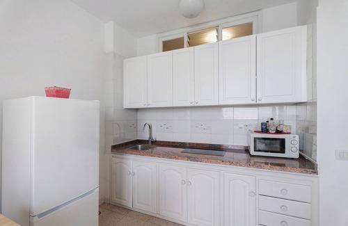 Alojera Apartment | Apartment 'Playa Azul - 7' with Sea View, Private Terrace and Wi-Fi