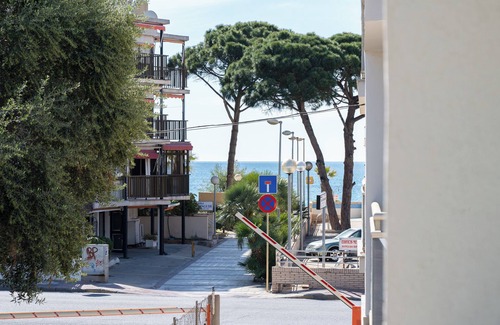Vilafortuny Apartment | Apartment "Playa Dorada B106" near Beach with Balcony, A/C & Wi-Fi