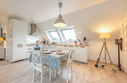 Plougasnou Apartment | Apartment 'Plougasnou Proche Mer' with Wi-Fi