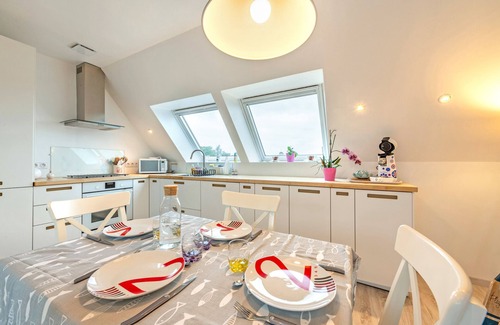Plougasnou Apartment | Apartment 'Plougasnou Proche Mer' with Wi-Fi