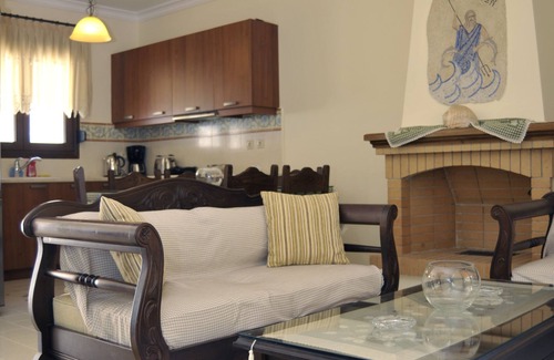 Kerveli Apartment | Apartment 'Posidon' in Kerveli Luxury Villa, Pool & Folklore Museum