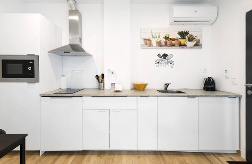 Vallpineda Apartment | Apartment 'Precioso Sitges' with Private Terrace, Wi-Fi and Air Conditioning