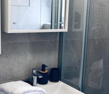 Tuchomerice Apartment | Apartment Prague Airport- 5 minute drive from AirPort