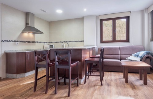 Cecos Apartment | Apartment 'Primero Izquierda' with Shared Garden and Wi-Fi