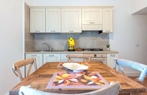 Pulsano Apartment | Apartment 'Primo Piano - Mini' with Private Garden, Wi-Fi and Air Conditioning