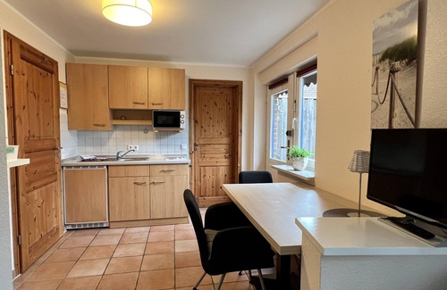Glueckstadt Apartment | Apartment-Private Bathroom-Terrace