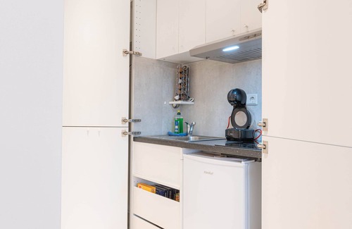 Leverkusen Apartment | Apartment-Private Bathroom-Garden view-Zimmer 202
