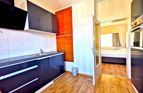 Dormagen Apartment | Apartment-Private Bathroom-Garden view