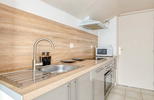 Etampes Apartment | Apartment-Private Bathroom