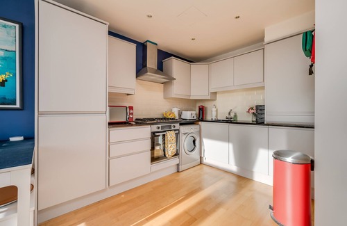 Belfast Central District Apartment | Apartment-Private Bathroom-Balcony