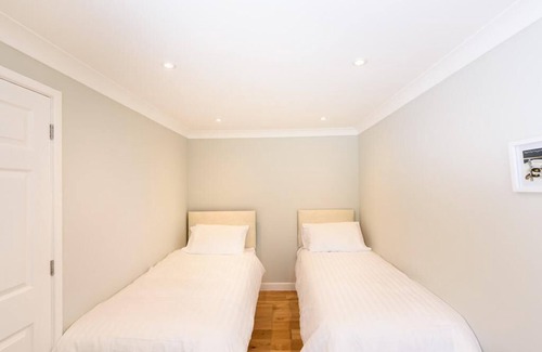 Norwich Apartment | Apartment- Private Bathroom-Street View-D