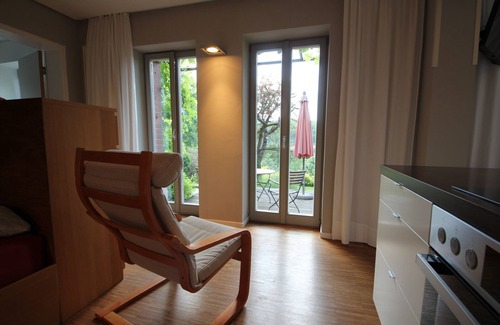 Hochheim Apartment | Apartment-Private Bathroom-Garden view
