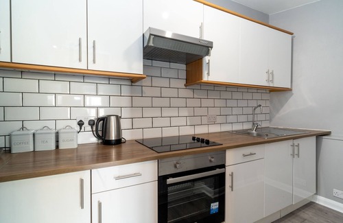 Childs Hill Apartment | Apartment-Private Bathroom-Garden view-3 bedroom