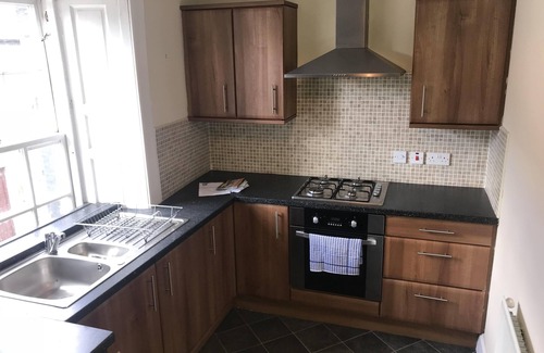 Cumbernauld Apartment | Apartment-Private Bathroom