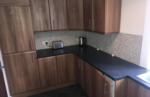 Cumbernauld Apartment | Apartment-Private Bathroom