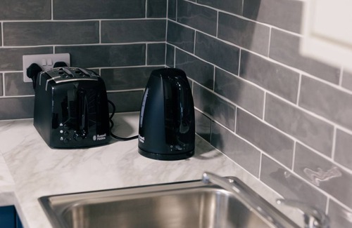 Londonderry Apartment | -Apartment-Private Bathroom-1 Bedroom