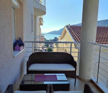Trebesinj Apartment | Apartment Provence
