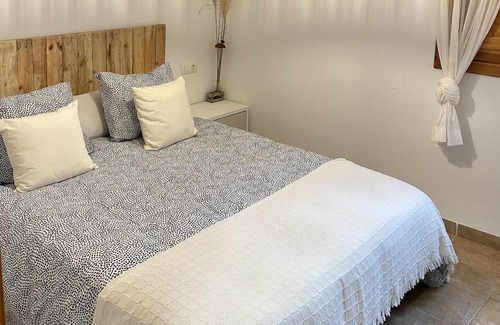 Picena Apartment | Apartment "Puerta de Alpujarra" with Mountain View, Balcony & Wi-Fi