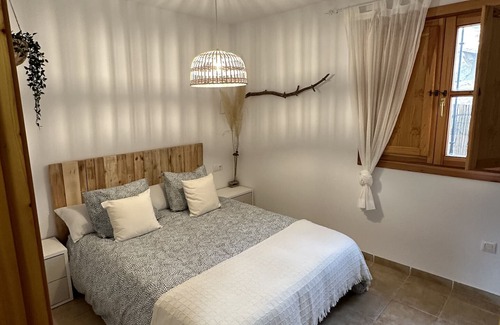 Picena Apartment | Apartment "Puerta de Alpujarra" with Mountain View, Balcony & Wi-Fi