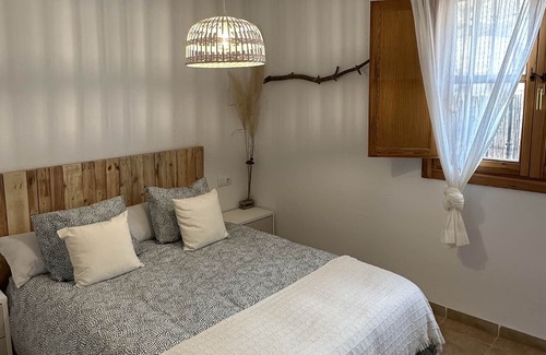 Picena Apartment | Apartment "Puerta de Alpujarra" with Mountain View, Balcony & Wi-Fi