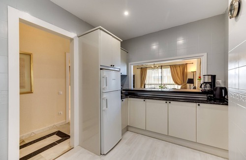 Puerto Banus Apartment | Apartment 'Puerto Banus2 Beachfront and Pools' with Shared Pool, Wi-Fi and Air Conditioning