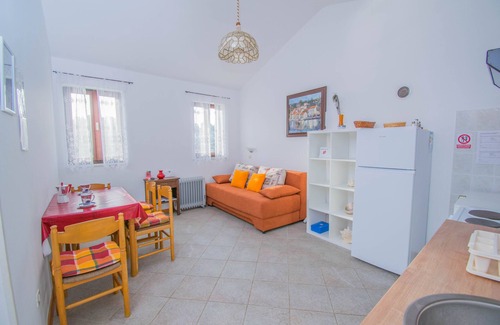 Punta Kriza Apartment | Apartment Punta Orange, only 5m from the sea, the island of Cres