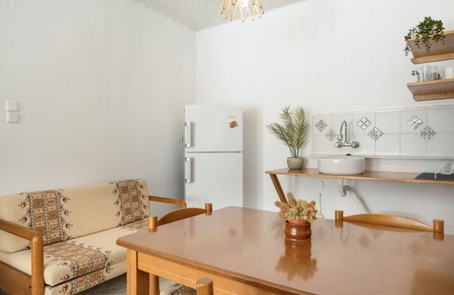 Kalymnos Town Apartment | Apartment 'Quadruple Room No 4' with Mountain View, Wi-Fi and Air Conditioning