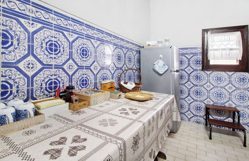 Soajo Apartment | Apartment 'Quarto Familiar - Casa Do Adro' with Mountain View, Wi-Fi and Air Conditioning