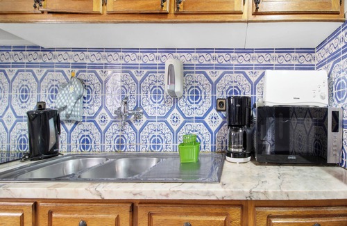 Soajo Apartment | Apartment 'Quarto Familiar - Casa Do Adro' with Mountain View, Wi-Fi and Air Conditioning