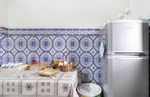 Soajo Apartment | Apartment 'Quarto Familiar - Casa Do Adro' with Mountain View, Wi-Fi and Air Conditioning