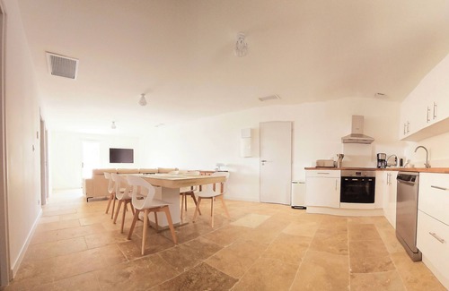 Pelissanne Apartment | APARTMENT R+1 IN THE HEART OF THE OLIVE GROVES IN PROVENCE: SUN AND CICADAS GUARANTEED!