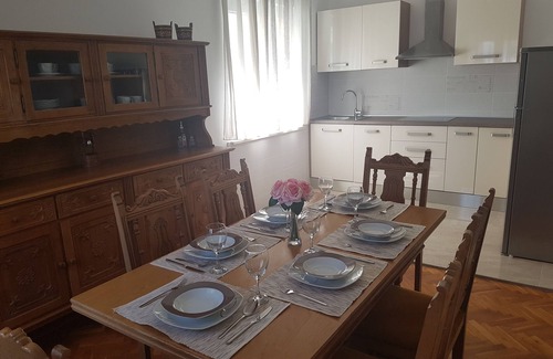 Milcetici Apartment | Apartment REA * For 4 +2 people With balcony and sea view, air conditioning