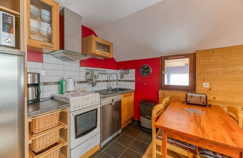 Villard-Reculas Apartment | Apartment 'Regain 7' with Mountain View and Balcony