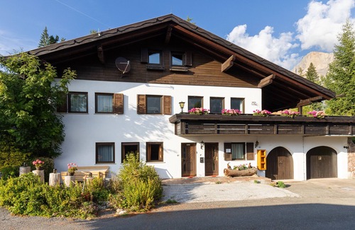 Carezza Apartment | Apartment Regenbogen with Mountain View, Shared Sauna Balcony & Wi-Fi