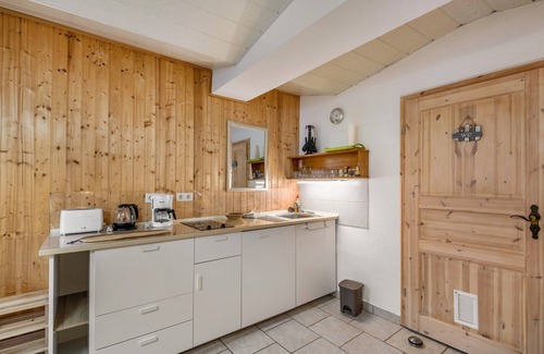 Kirchscheidungen Apartment | Apartment 'Regina Mit Sitzecke' with Private Terrace and Wi-Fi