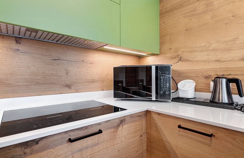 Bedollo Apartment | Apartment 'Relais Dolomiti' with Lake View, Private Terrace and Wi-Fi