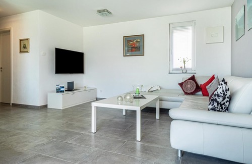 Schnetzenhausen Apartment | Apartment "Residenz 1" with Panoramic Mountain View, Covered Terrace & Wi-Fi