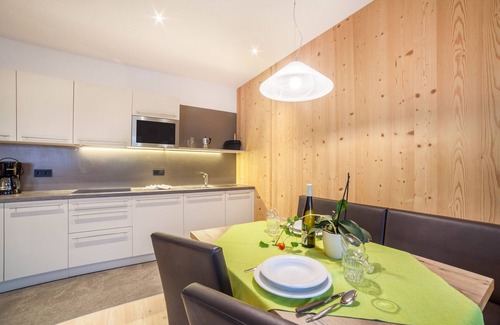 Santa Valburga Apartment | Apartment "Residence Kalchgruberhof Ferienwohnung Fichte" with Lake View, Garden & Wi-Fi