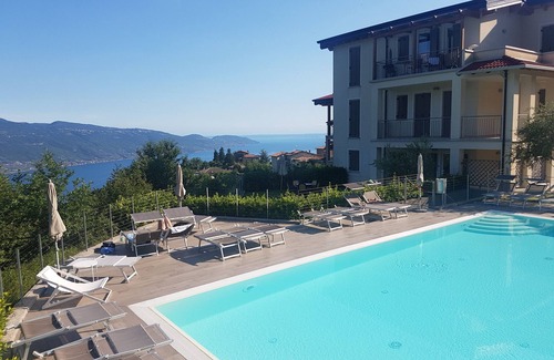 Aer Apartment | Apartment 'Residence La Villa Opale' with Lake View, Pool & Wi-Fi