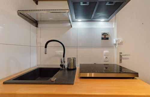 Bad Hoenningen Apartment | Apartment 'Rheinblick' with Shared Terrace and Balcony