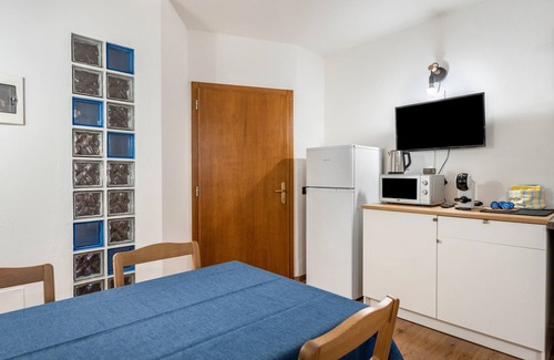 Mestriago Apartment | Apartment 'Ride Home 3' with Mountain View, Shared Garden and Wi-Fi