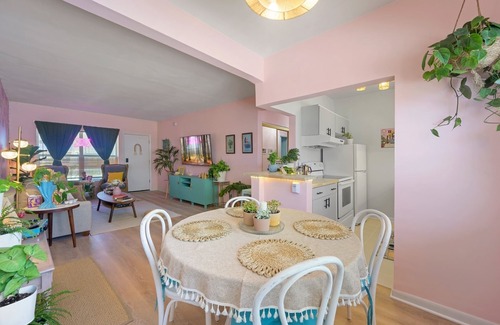 Hollywood South Central Beach Apartment | Apartment right on the beach