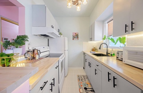 Hollywood South Central Beach Apartment | Apartment right on the beach