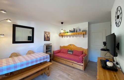 Risoul Apartment | Apartment 'Risoul 1850' with Mountain View, Balcony and Wi-Fi