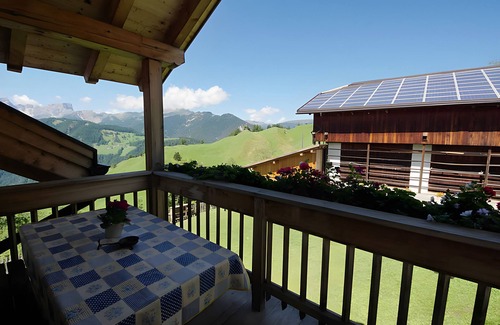 La Valle Apartment | Apartment 'Rît' with Mountain View, Shared Terrace and Wi-Fi