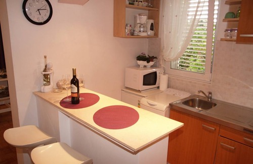 Cove Tri Zala (Zrnovo) Apartment | Apartment Rizzi A2 with Sea View