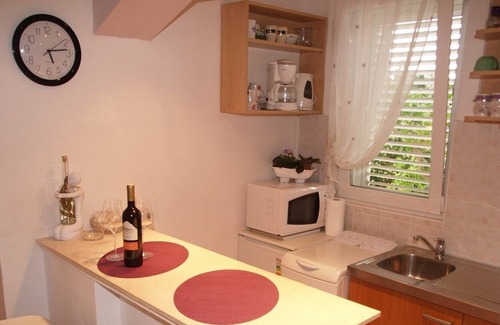 Cove Tri Zala (Zrnovo) Apartment | Apartment Rizzi A2 with Sea View
